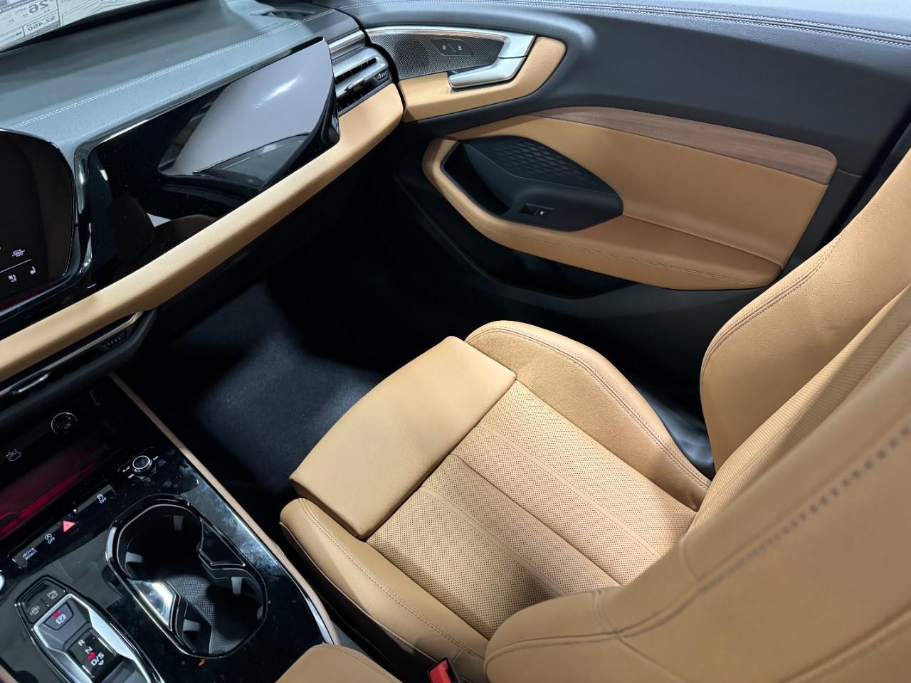 Audi A5 Vehicle Full-screen Gallery Image 17