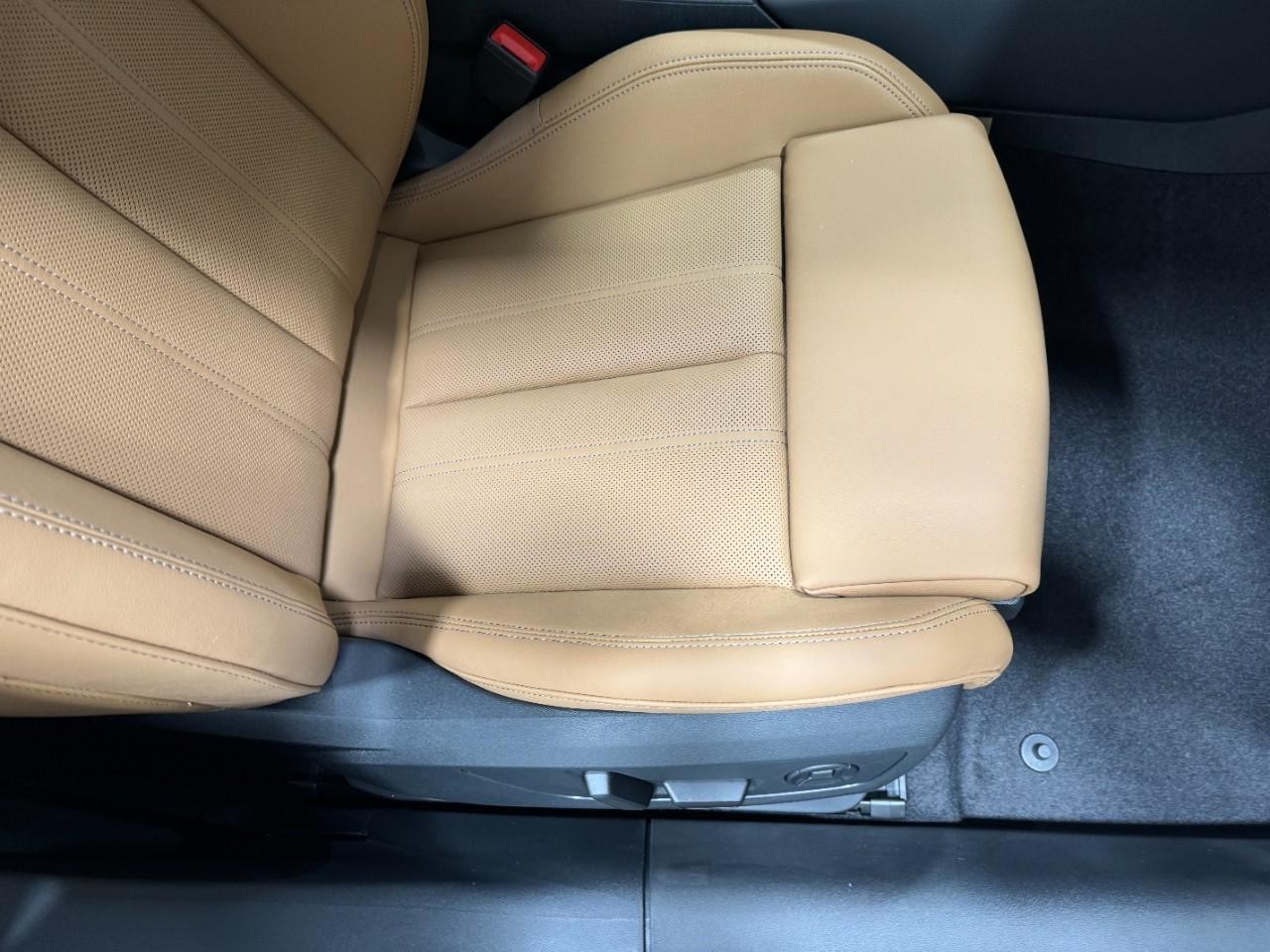 Audi A5 Vehicle Full-screen Gallery Image 19