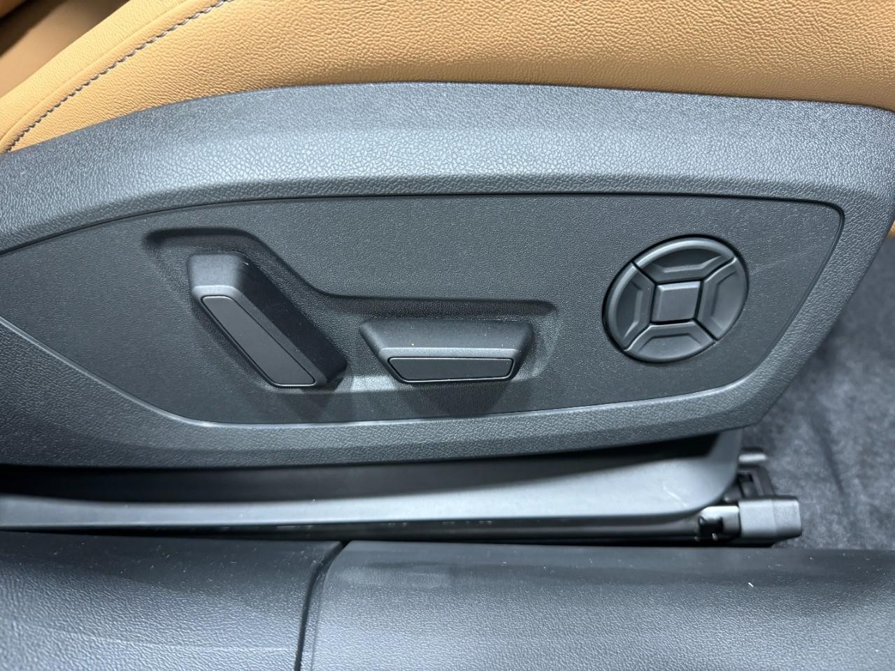 Audi A5 Vehicle Full-screen Gallery Image 20