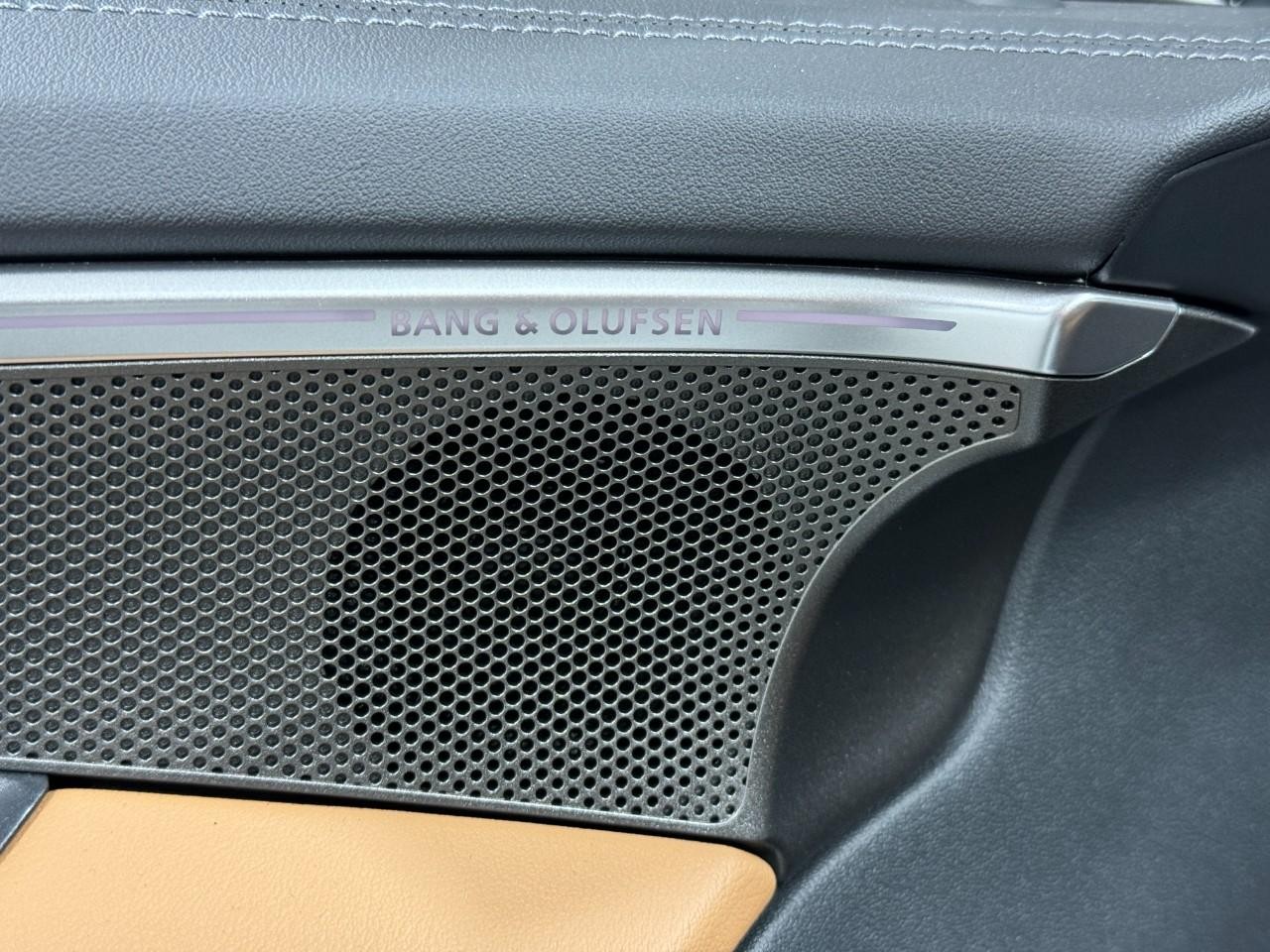 Audi A5 Vehicle Full-screen Gallery Image 23