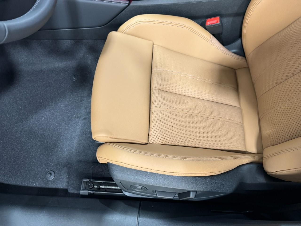 Audi A5 Vehicle Full-screen Gallery Image 28