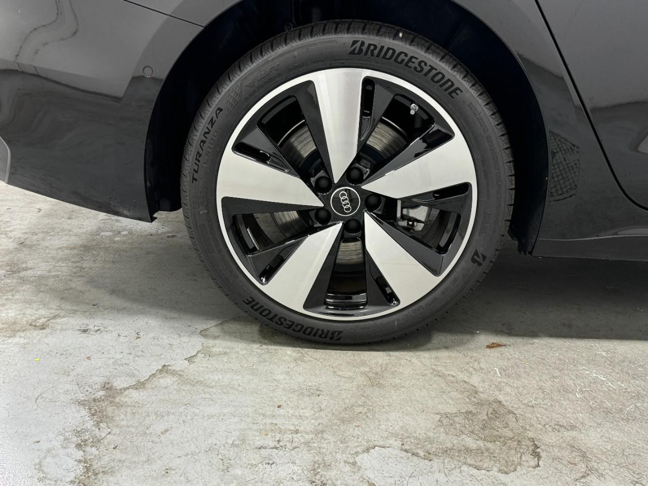 Audi A5 Vehicle Full-screen Gallery Image 5