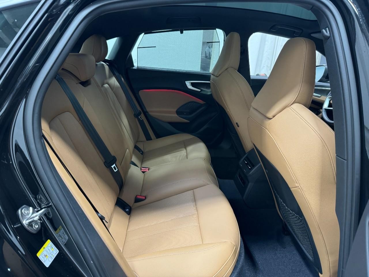 Audi A5 Vehicle Full-screen Gallery Image 10