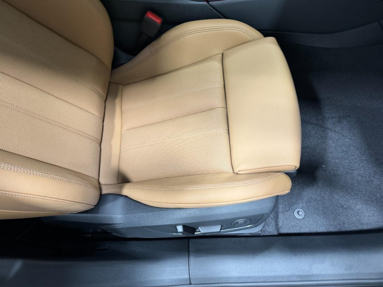 Audi A5 Vehicle Full-screen Gallery Image 19