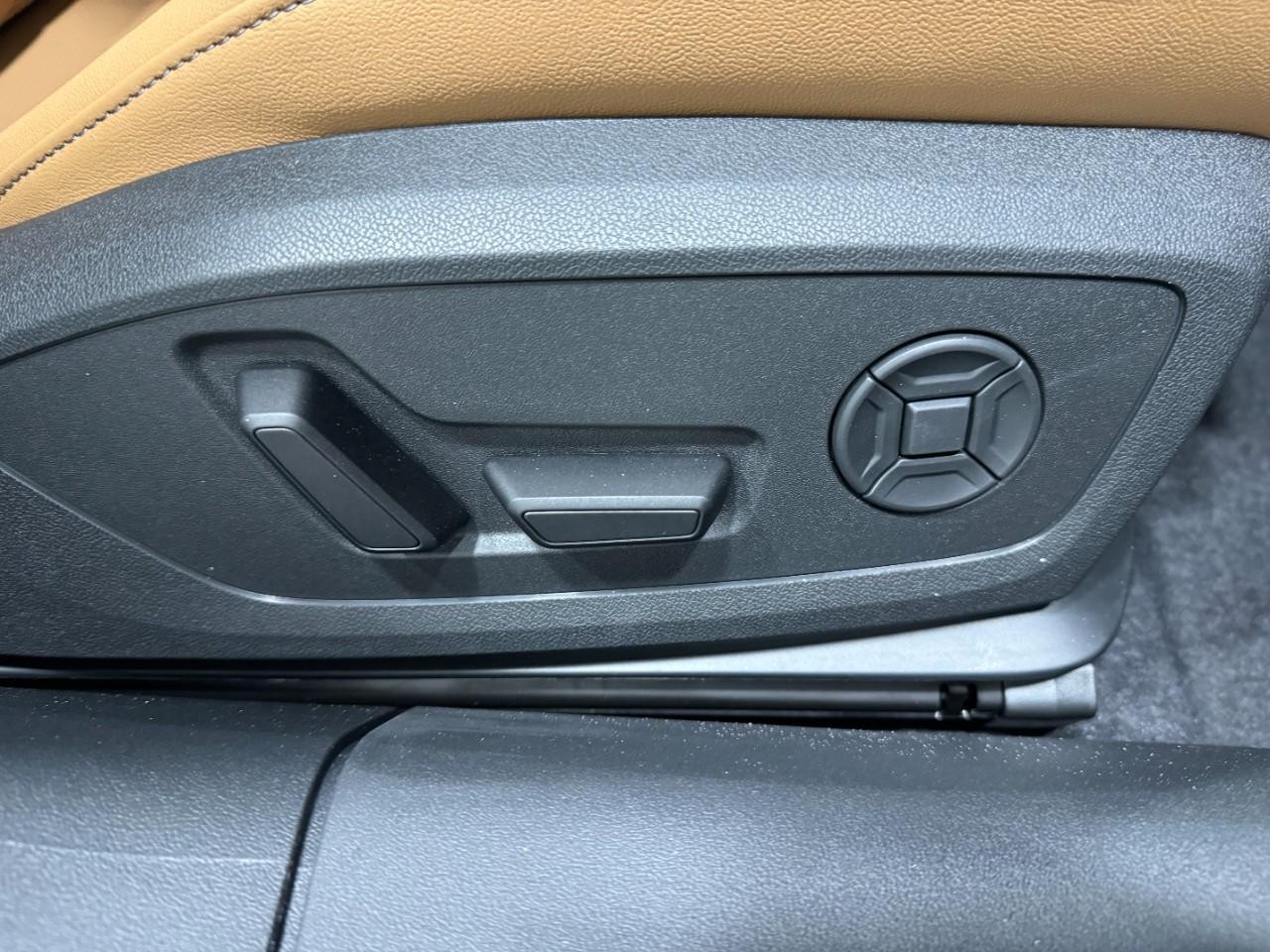 Audi A5 Vehicle Full-screen Gallery Image 20