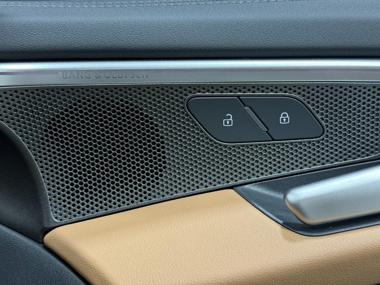 Audi A5 Vehicle Full-screen Gallery Image 21