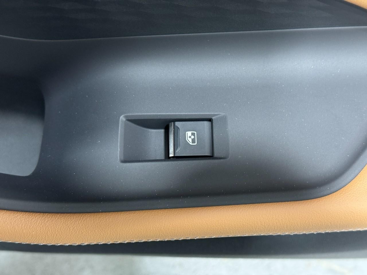 Audi A5 Vehicle Full-screen Gallery Image 22