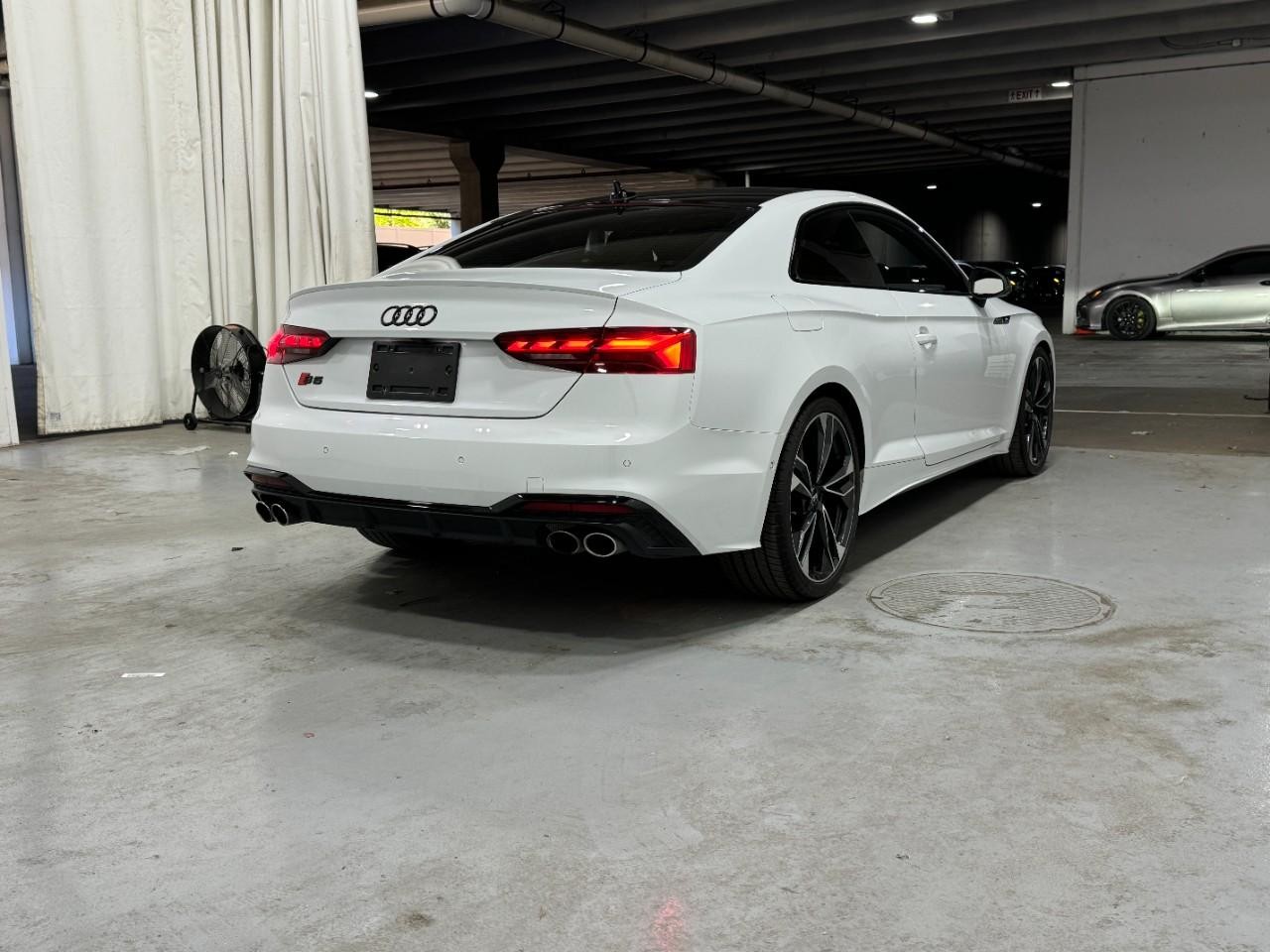 Audi S5 Coupe Vehicle Full-screen Gallery Image 04