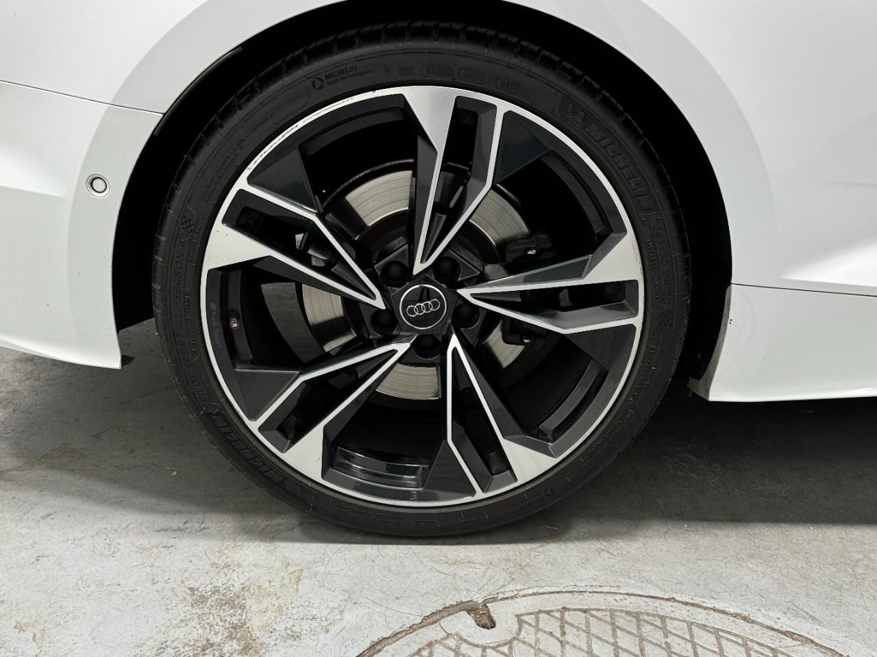 Audi S5 Coupe Vehicle Full-screen Gallery Image 05