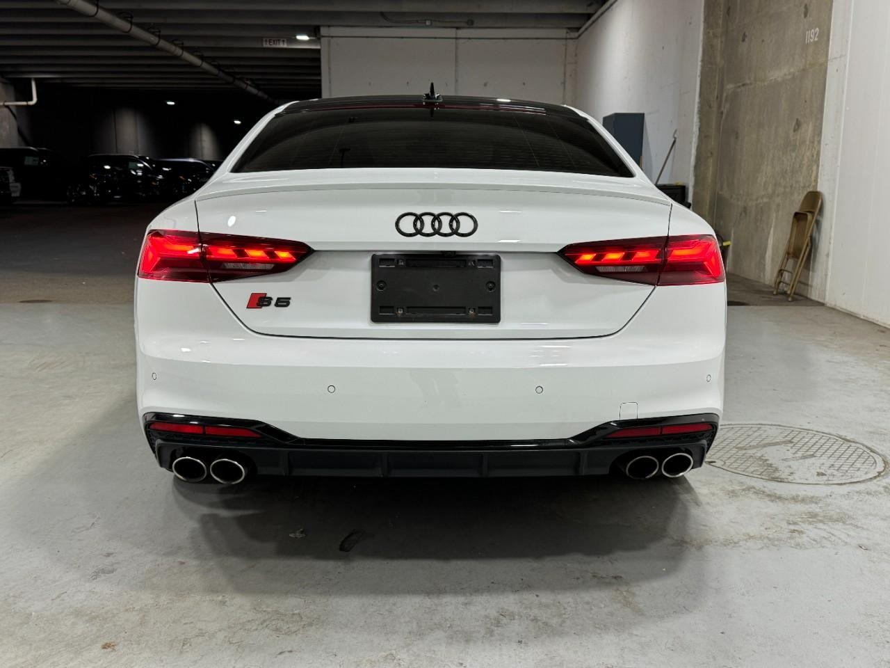 Audi S5 Coupe Vehicle Full-screen Gallery Image 09