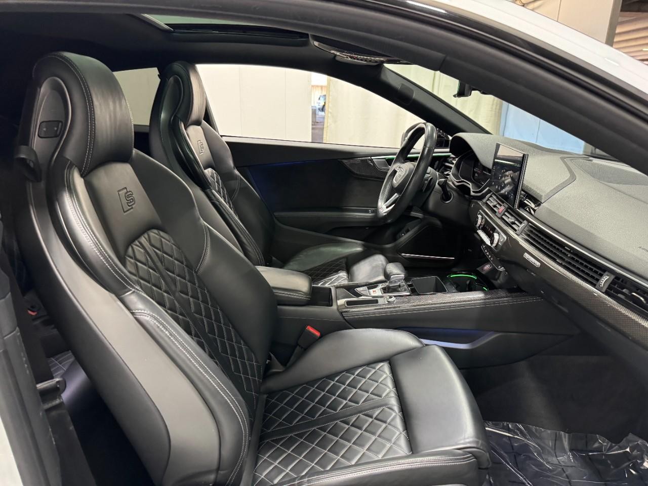 Audi S5 Coupe Vehicle Full-screen Gallery Image 19