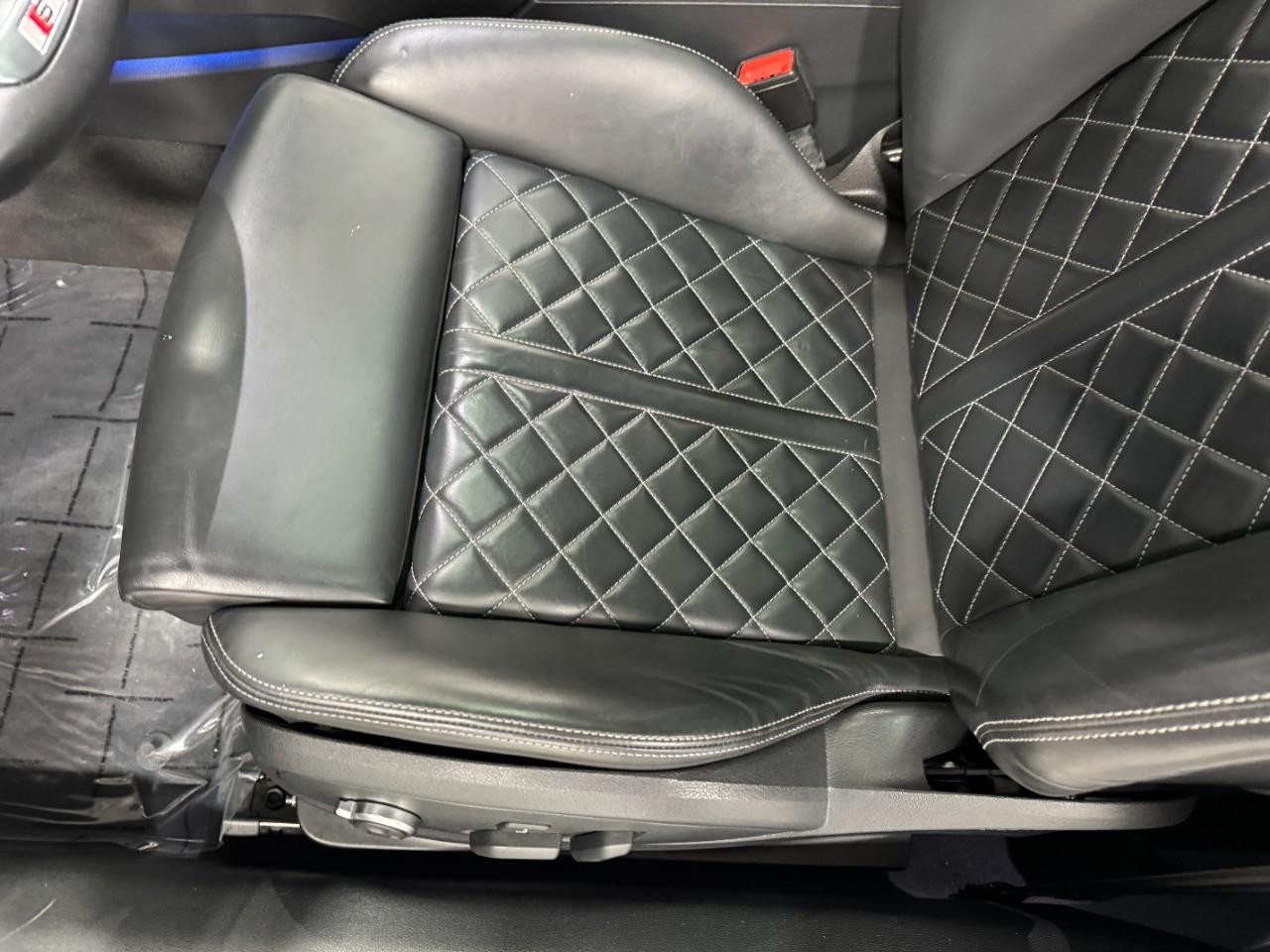 Audi S5 Coupe Vehicle Full-screen Gallery Image 29