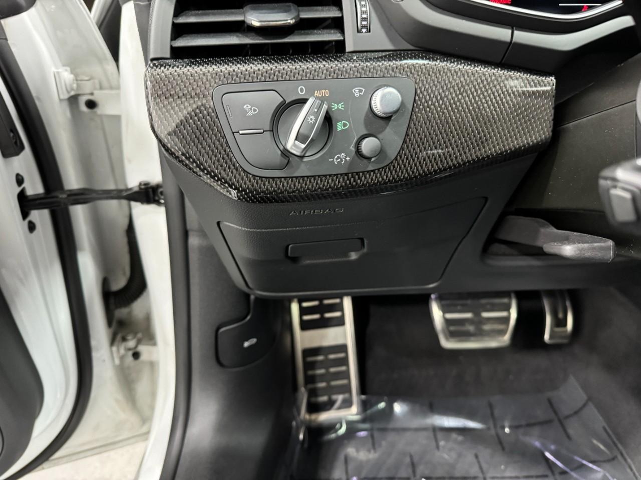 Audi S5 Coupe Vehicle Full-screen Gallery Image 31