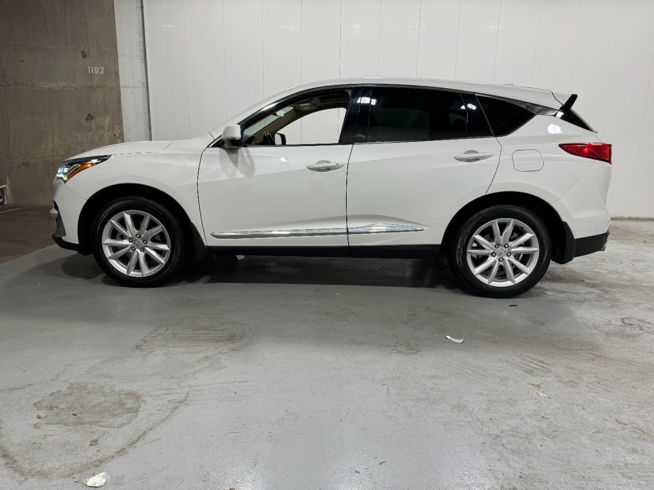 Acura RDX Vehicle Full-screen Gallery Image 02