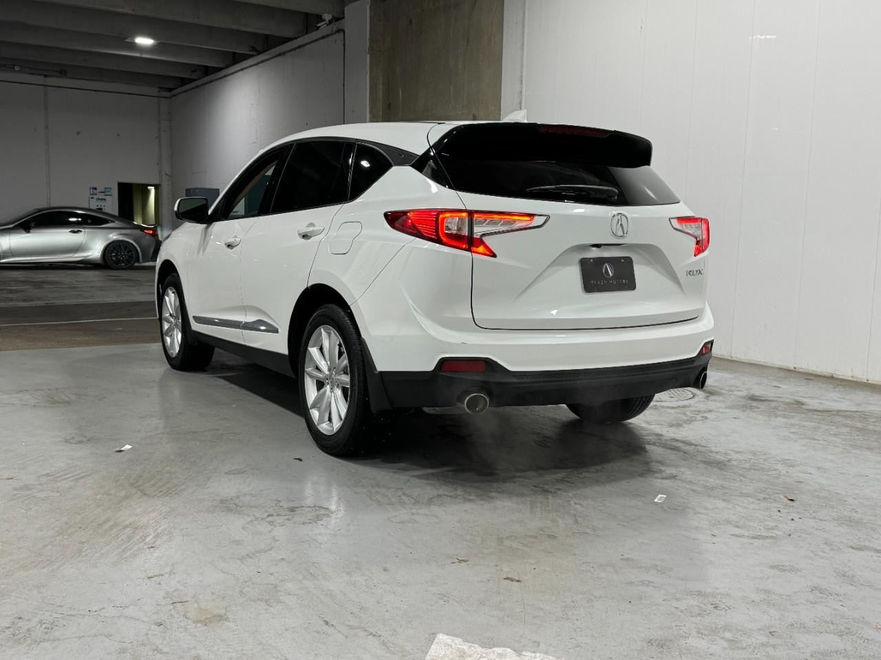 Acura RDX Vehicle Full-screen Gallery Image 03