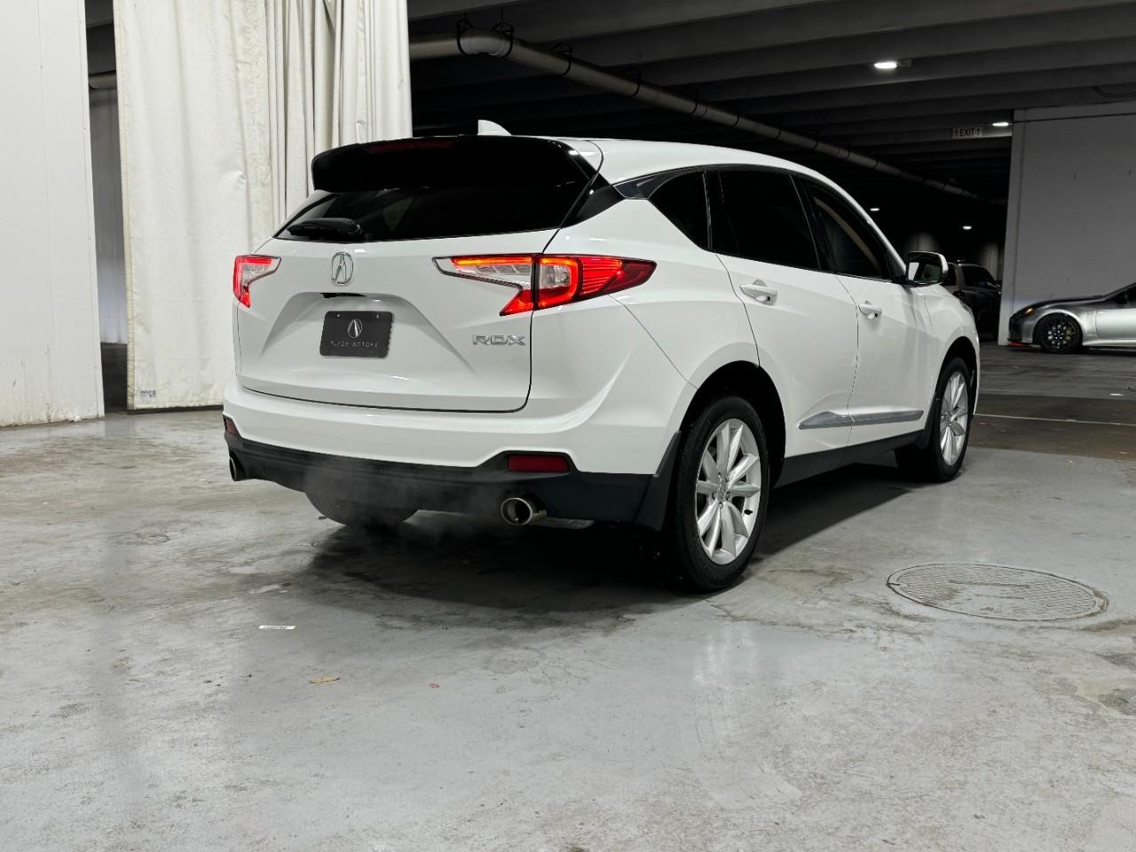 Acura RDX Vehicle Full-screen Gallery Image 04