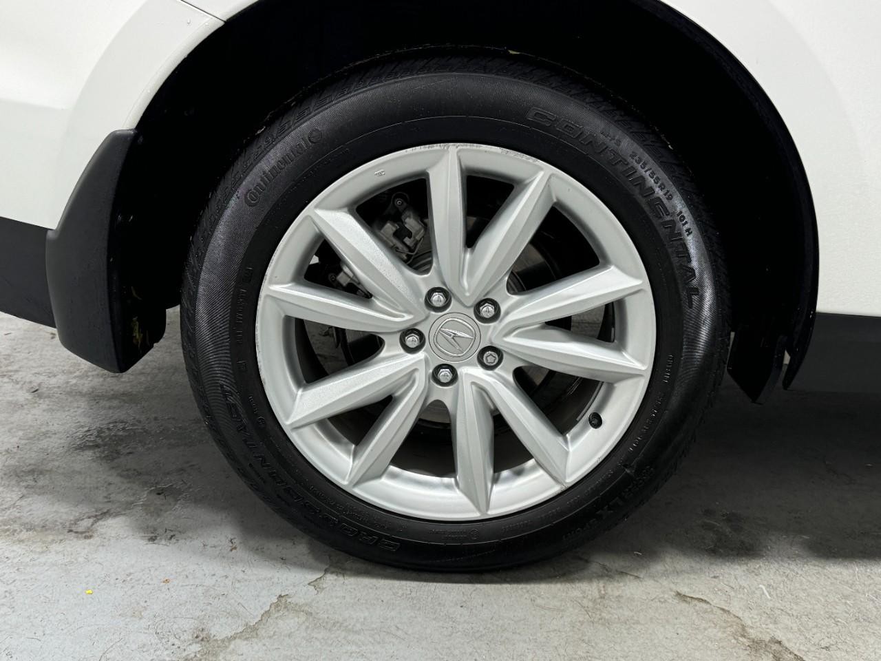 Acura RDX Vehicle Full-screen Gallery Image 05