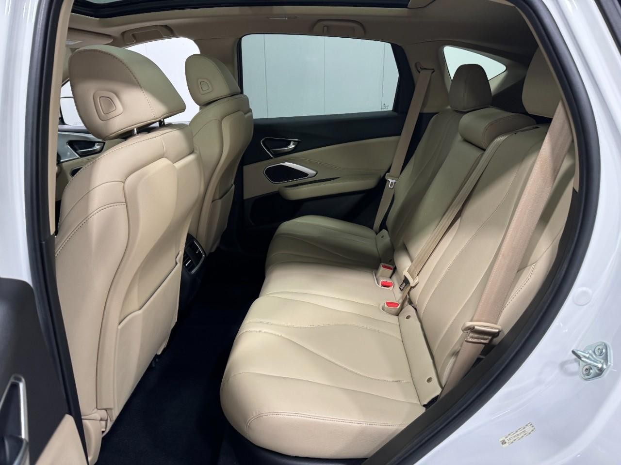 Acura RDX Vehicle Full-screen Gallery Image 08