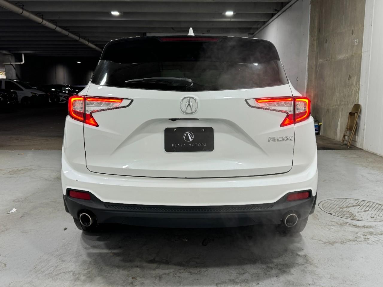 Acura RDX Vehicle Full-screen Gallery Image 09