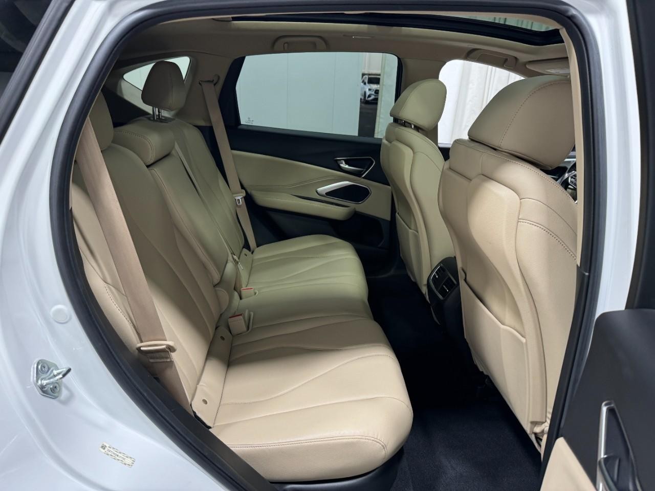 Acura RDX Vehicle Full-screen Gallery Image 10