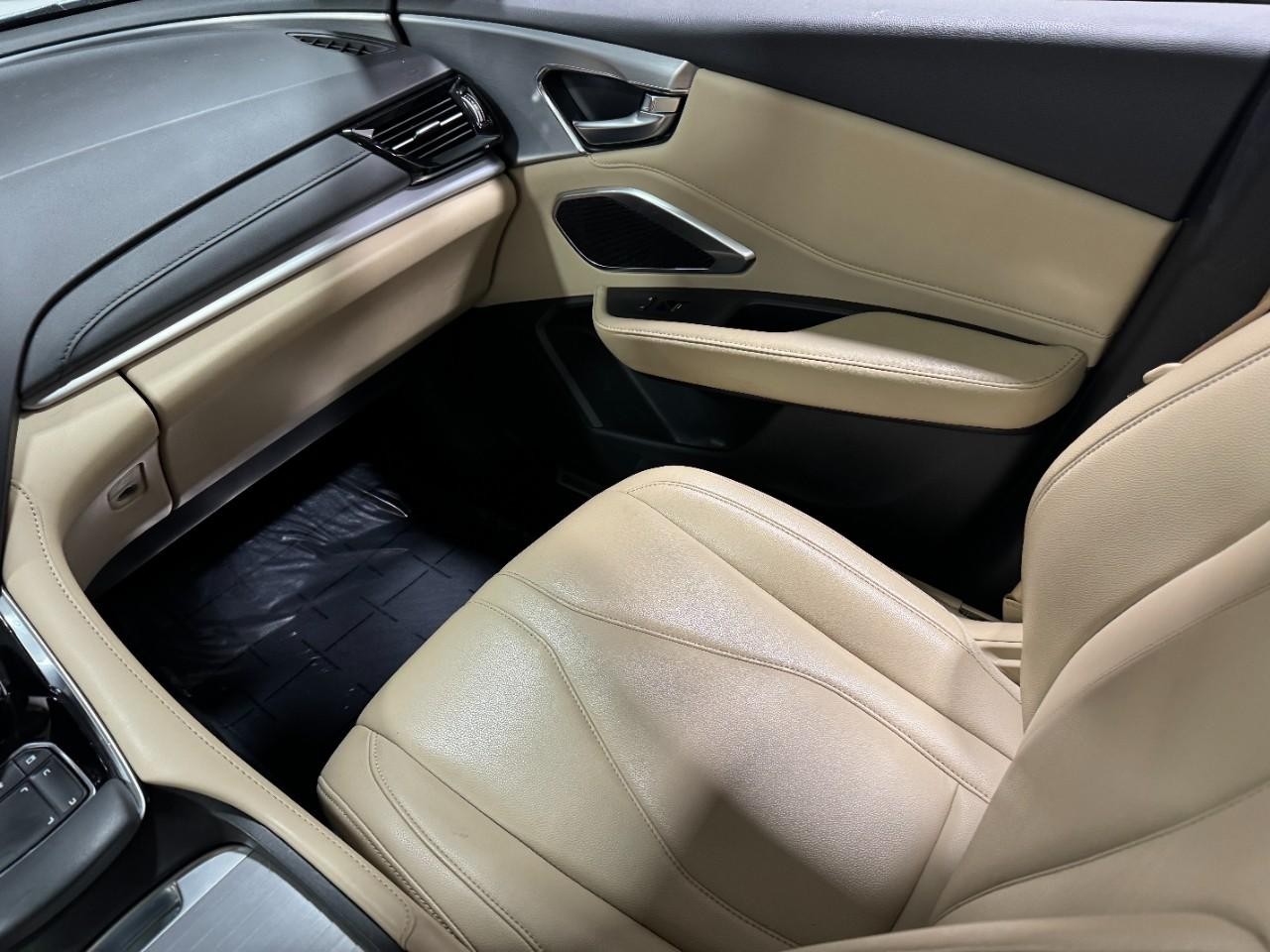 Acura RDX Vehicle Full-screen Gallery Image 17