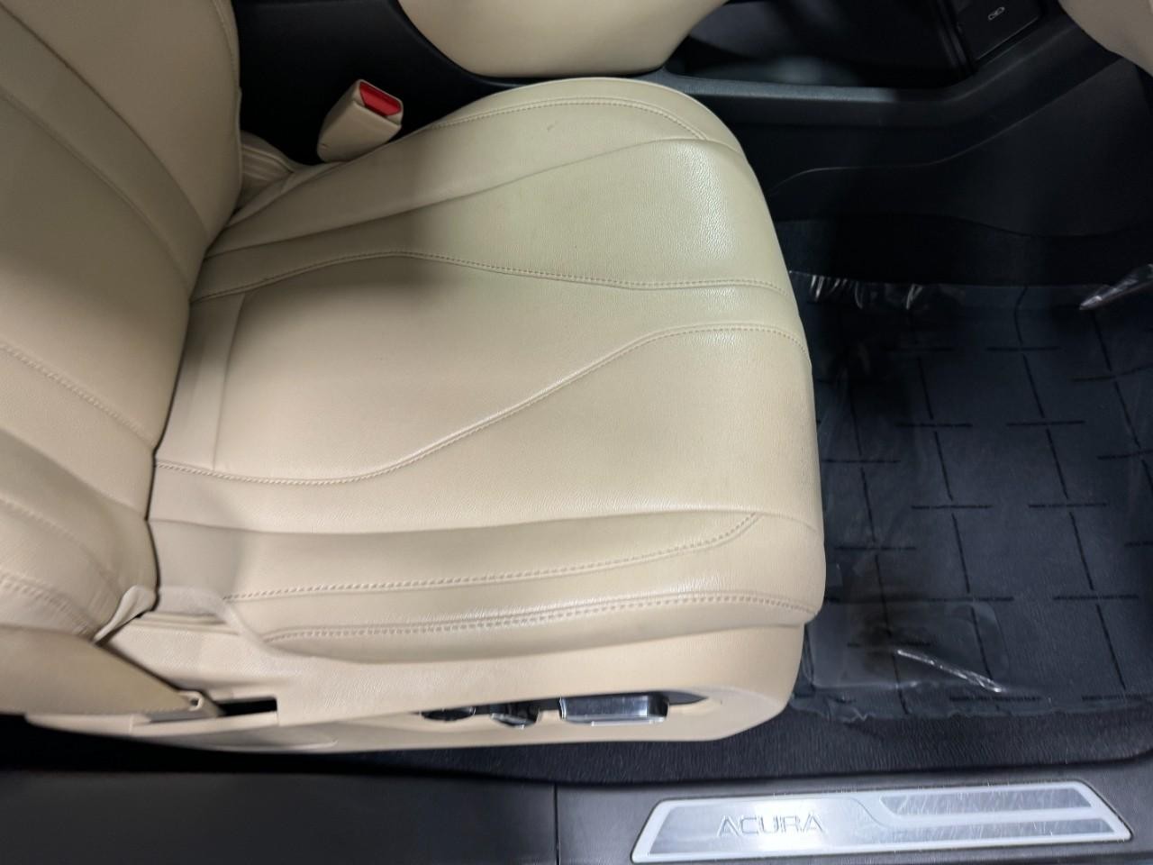 Acura RDX Vehicle Full-screen Gallery Image 19