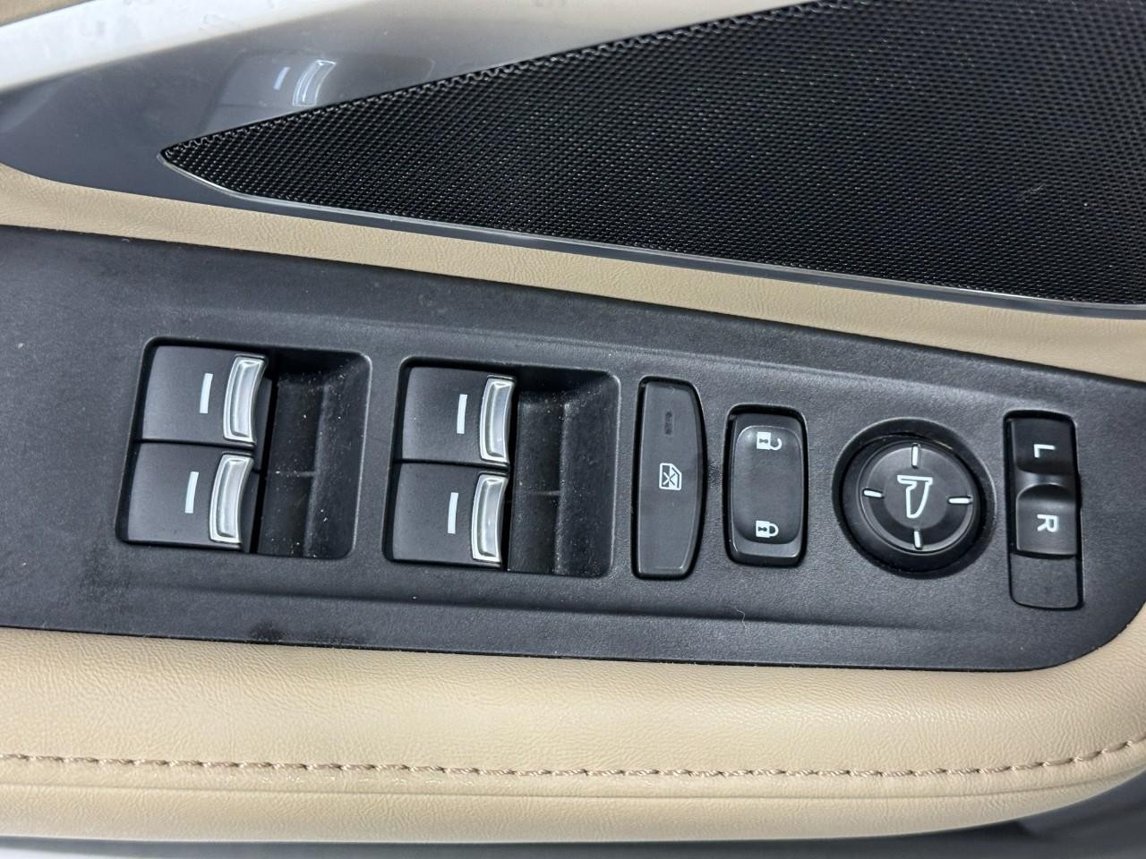 Acura RDX Vehicle Full-screen Gallery Image 23