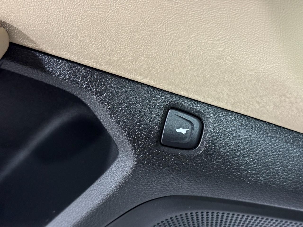 Acura RDX Vehicle Full-screen Gallery Image 24