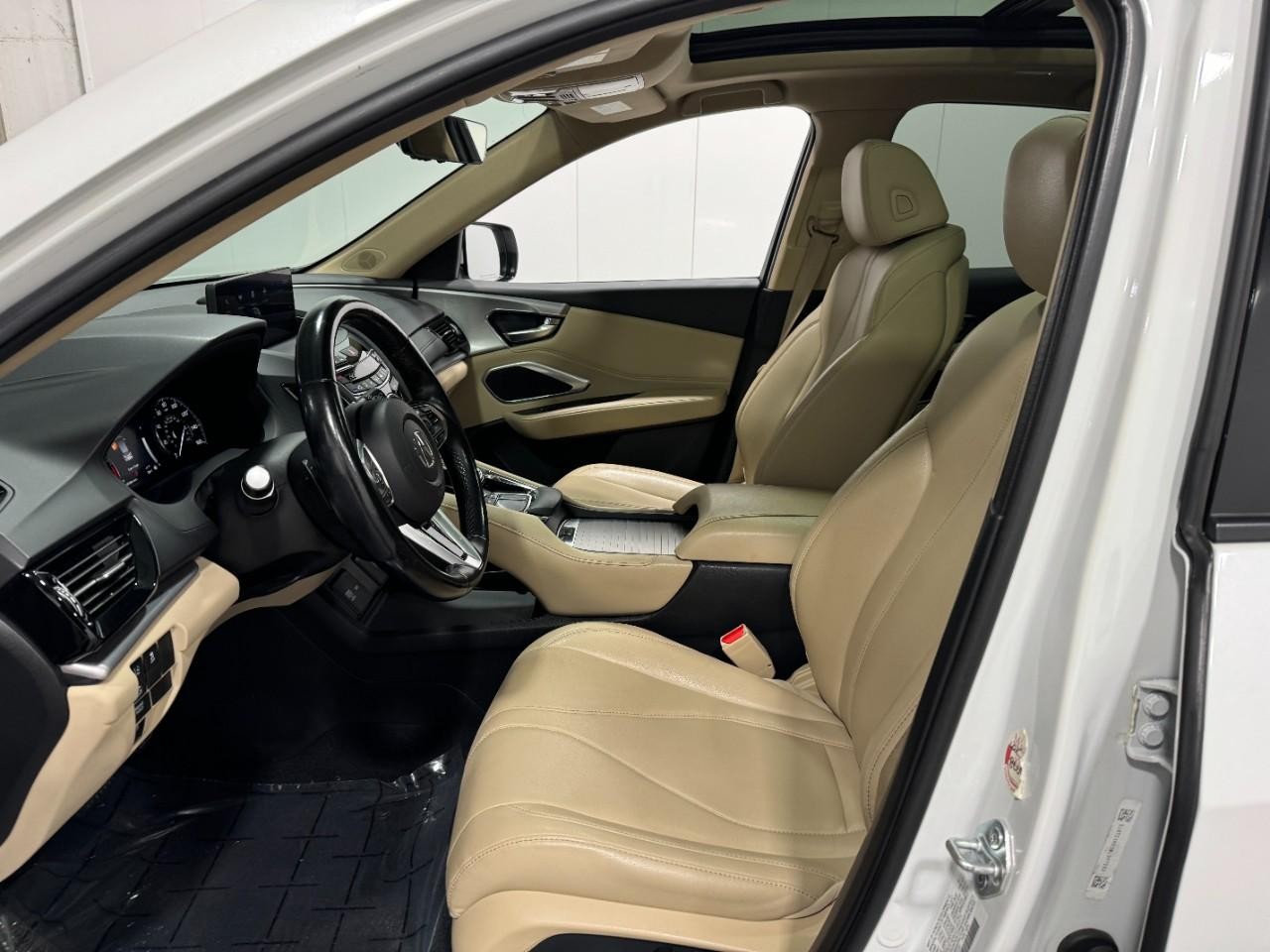 Acura RDX Vehicle Full-screen Gallery Image 25