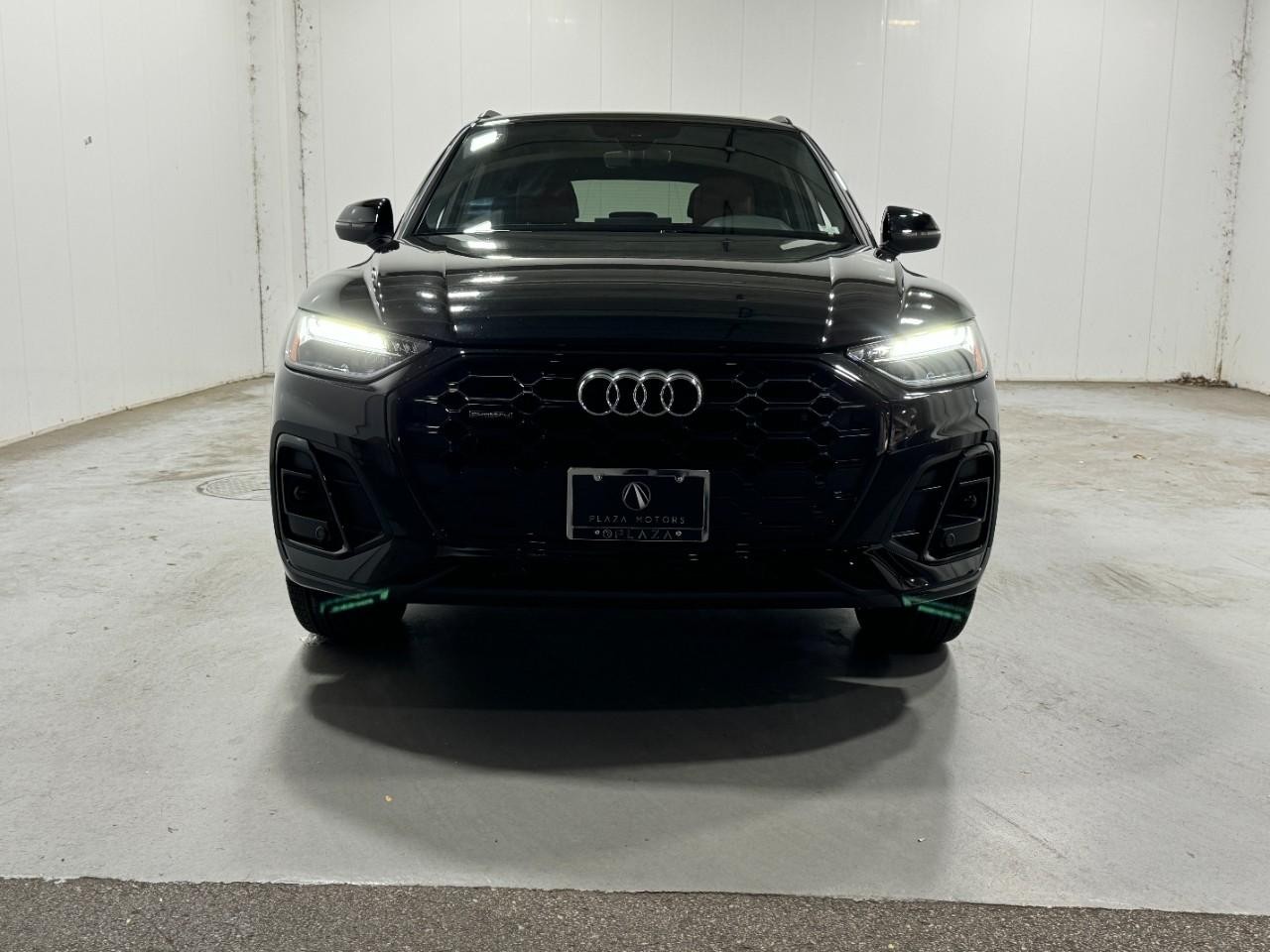Audi Q5 Vehicle Full-screen Gallery Image 7