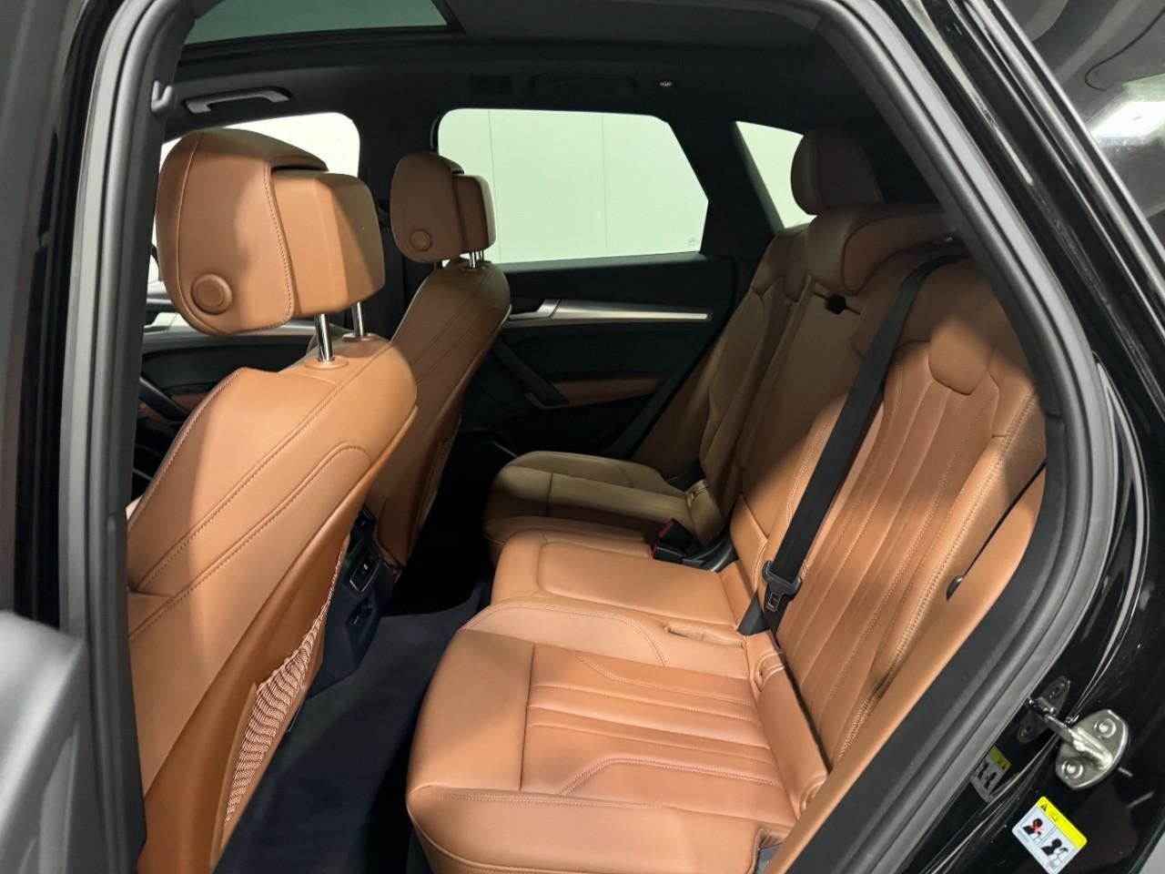 Audi Q5 Vehicle Full-screen Gallery Image 8