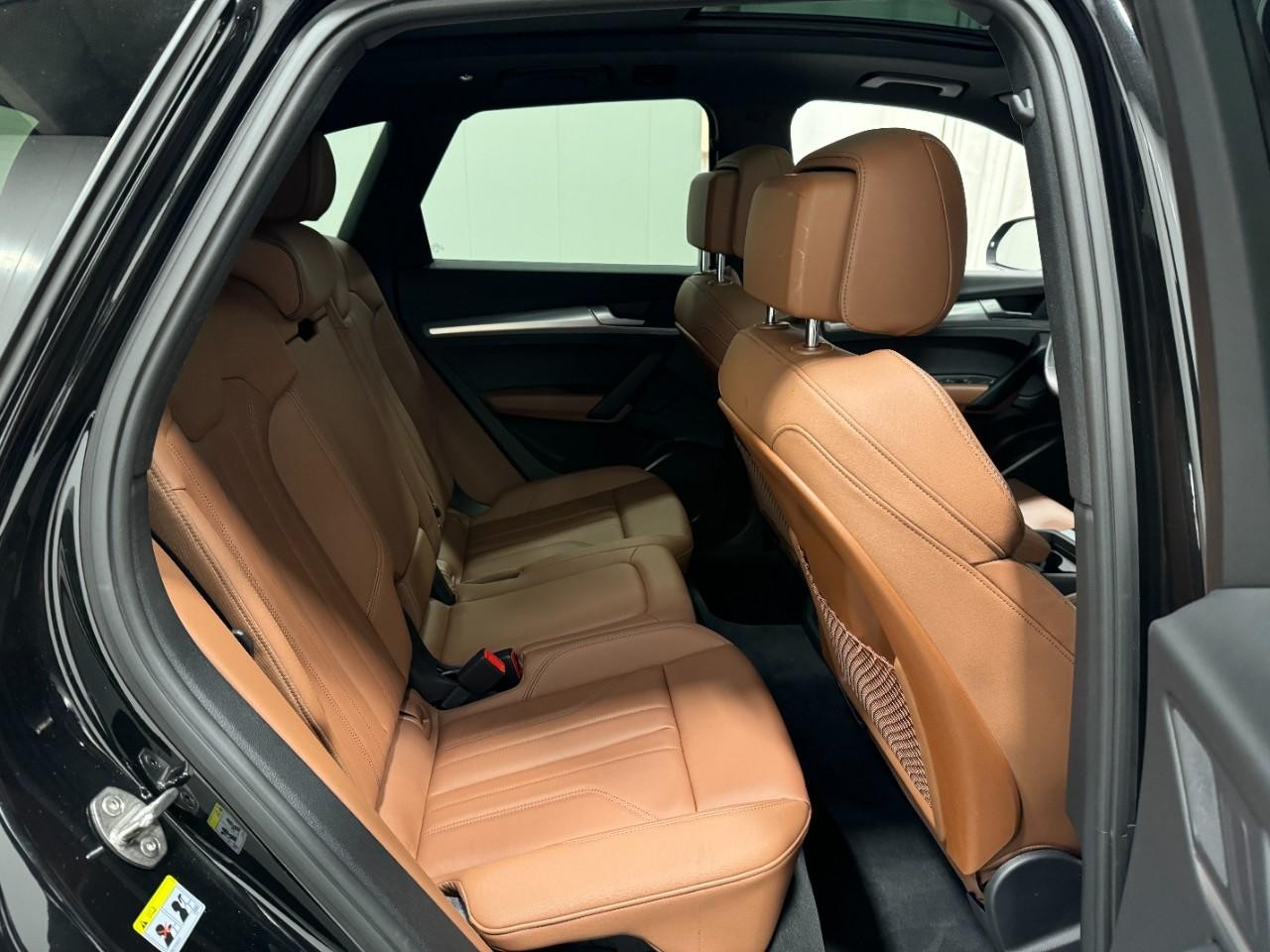 Audi Q5 Vehicle Full-screen Gallery Image 10