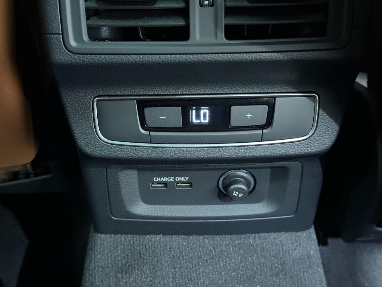 Audi Q5 Vehicle Full-screen Gallery Image 11