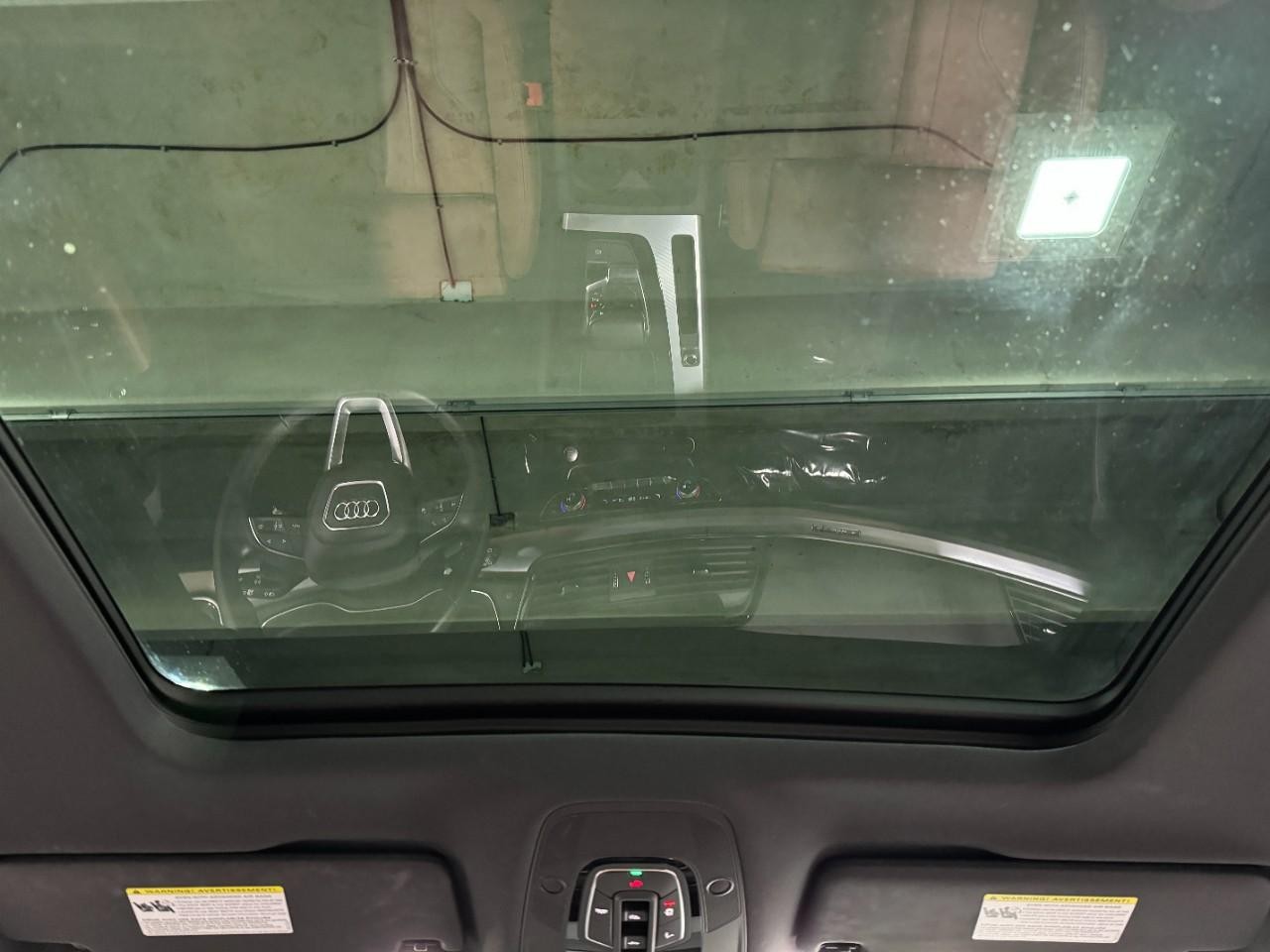 Audi Q5 Vehicle Full-screen Gallery Image 12