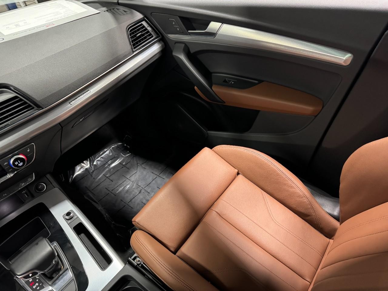 Audi Q5 Vehicle Full-screen Gallery Image 18