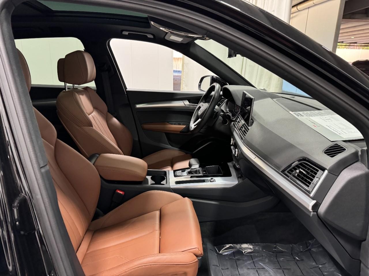 Audi Q5 Vehicle Full-screen Gallery Image 19