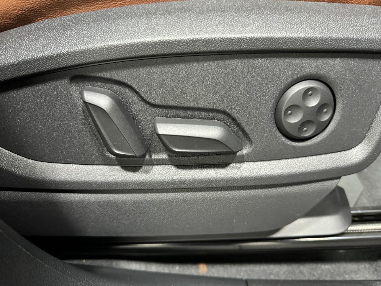 Audi Q5 Vehicle Full-screen Gallery Image 21