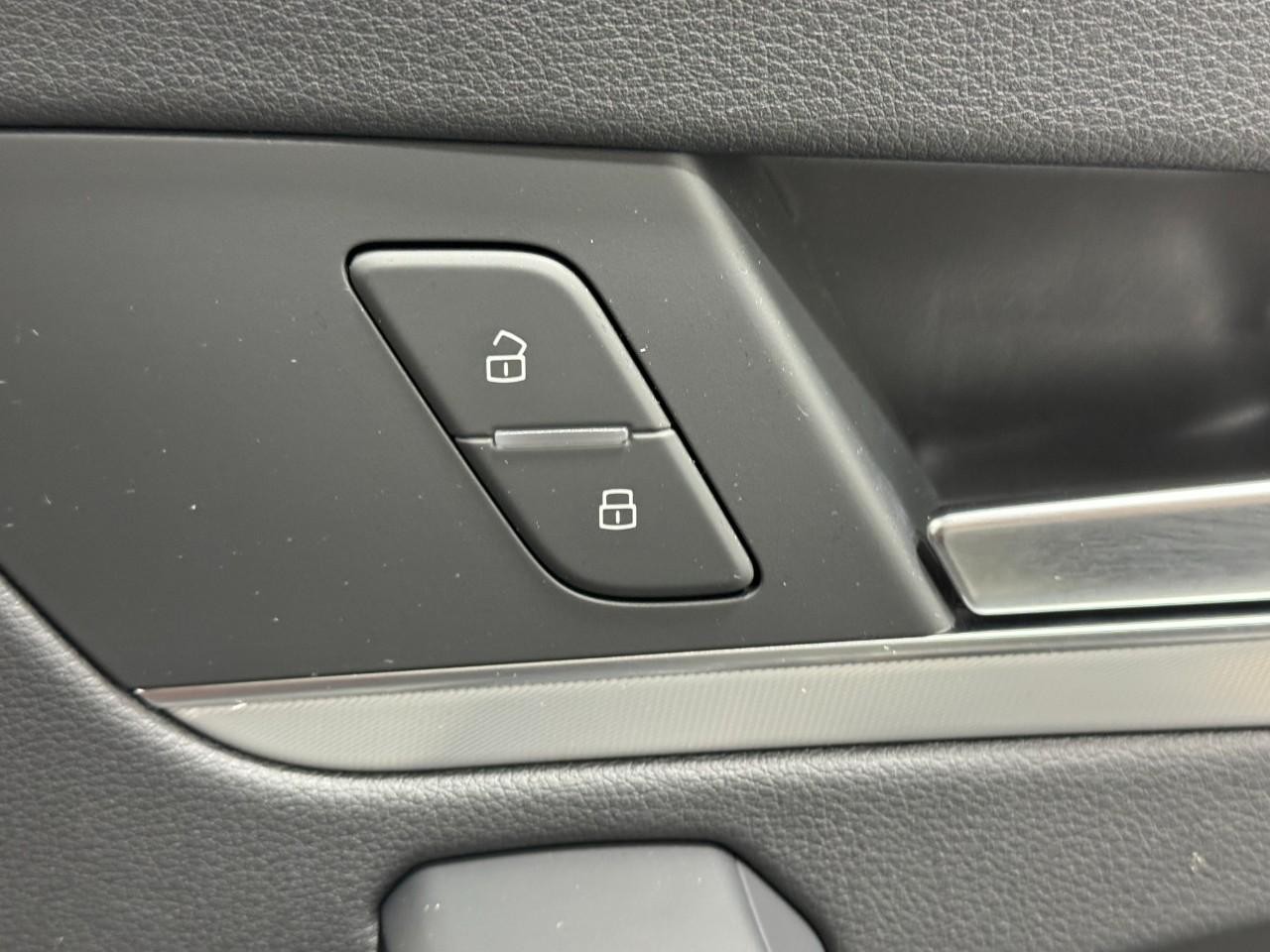 Audi Q5 Vehicle Full-screen Gallery Image 22