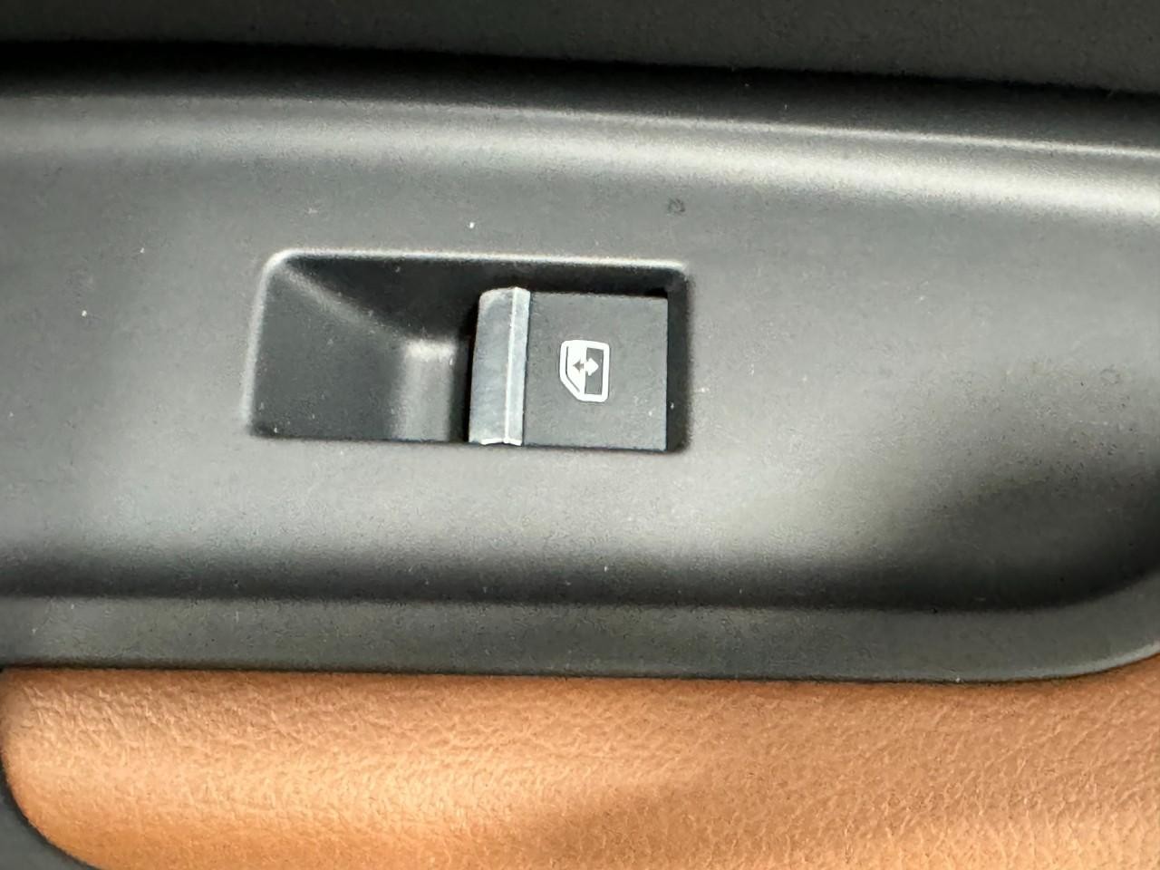 Audi Q5 Vehicle Full-screen Gallery Image 23