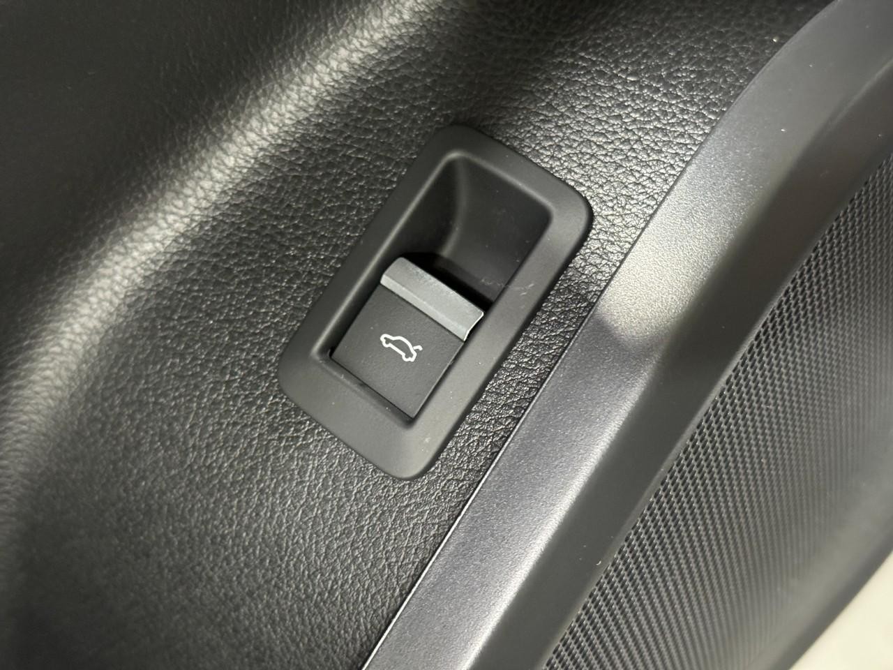 Audi Q5 Vehicle Full-screen Gallery Image 26