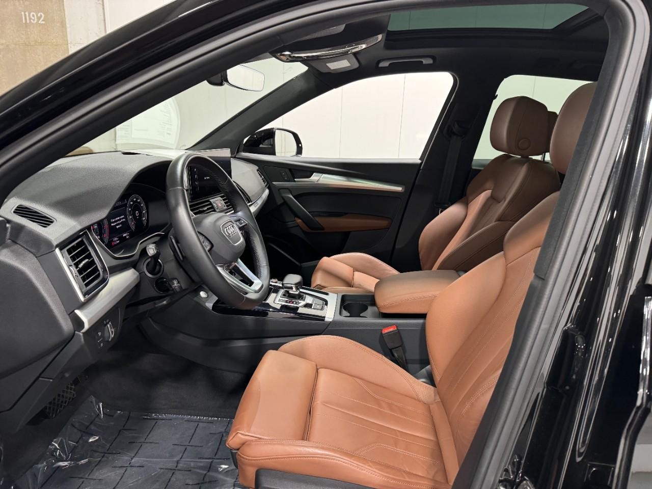 Audi Q5 Vehicle Full-screen Gallery Image 27