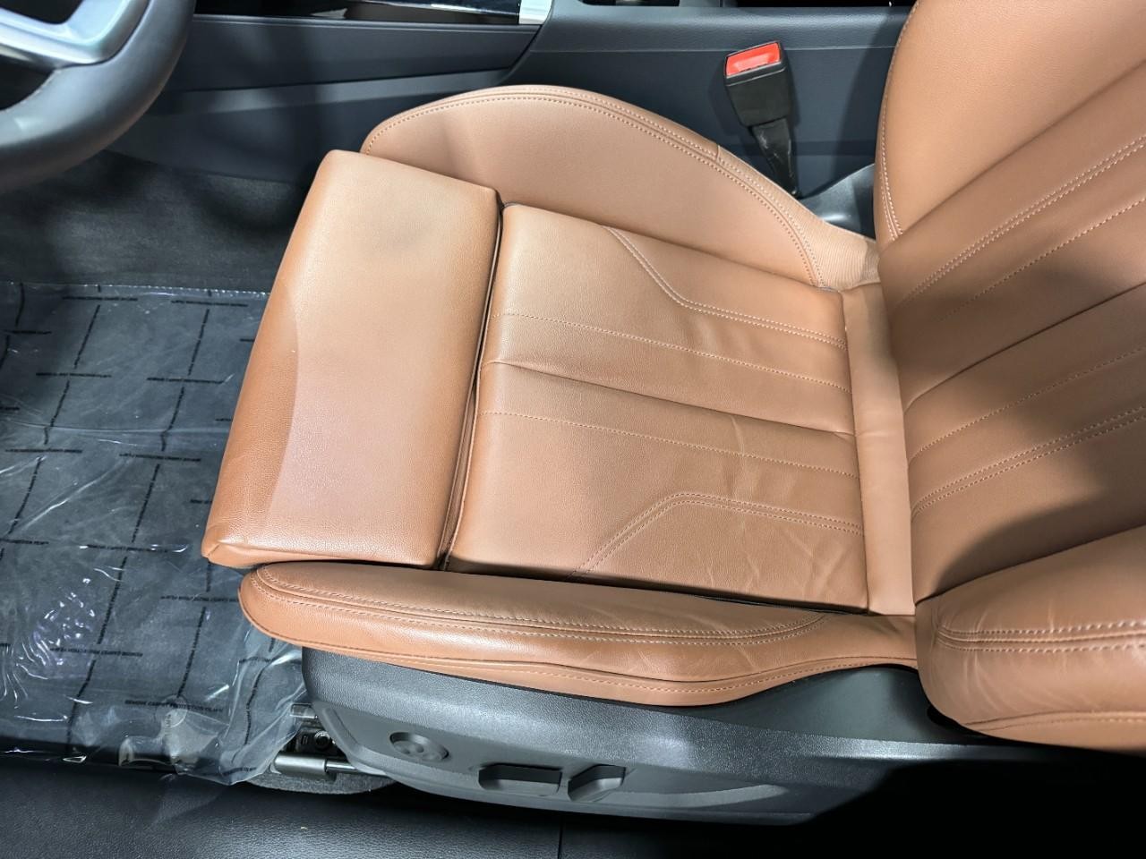 Audi Q5 Vehicle Full-screen Gallery Image 28