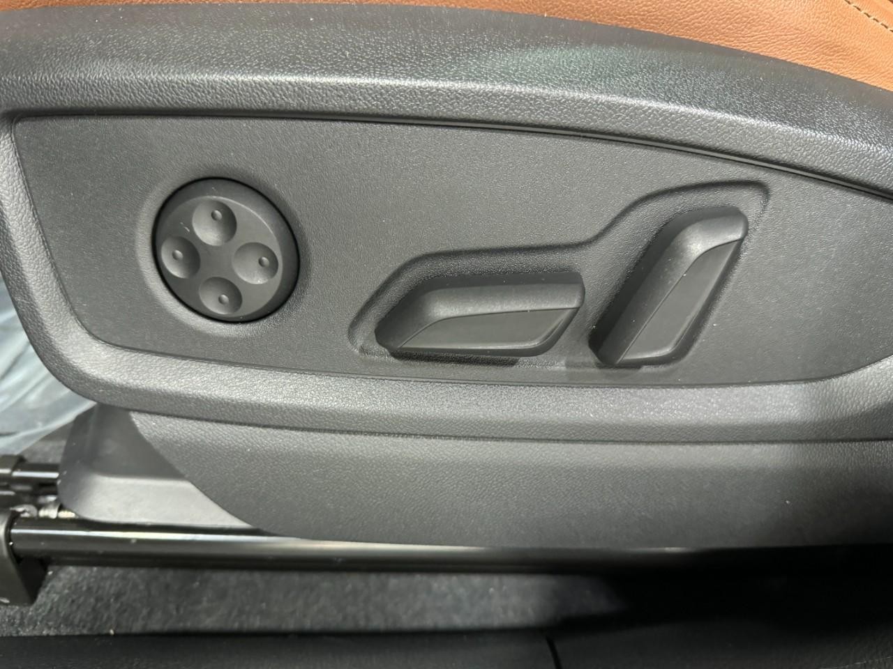 Audi Q5 Vehicle Full-screen Gallery Image 29