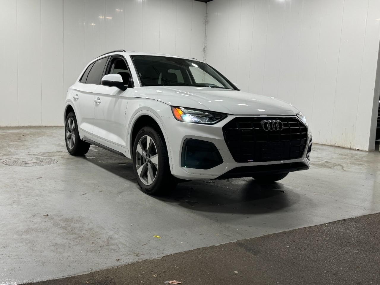 Audi Q5 Vehicle Full-screen Gallery Image 6