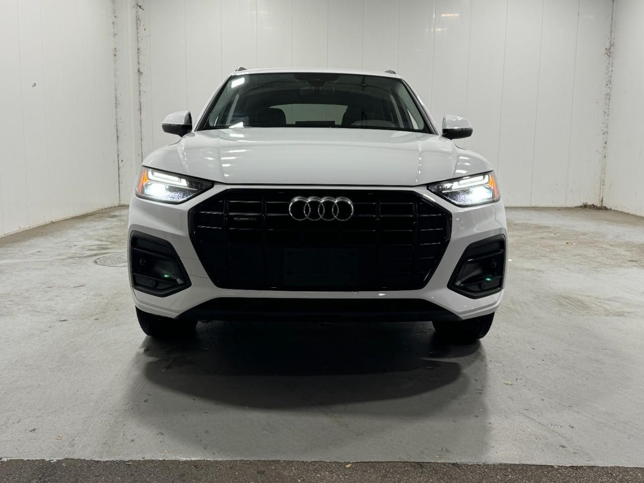 Audi Q5 Vehicle Full-screen Gallery Image 7