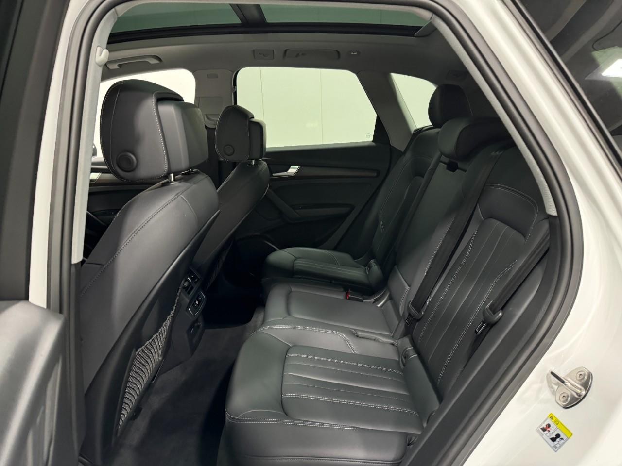 Audi Q5 Vehicle Full-screen Gallery Image 8