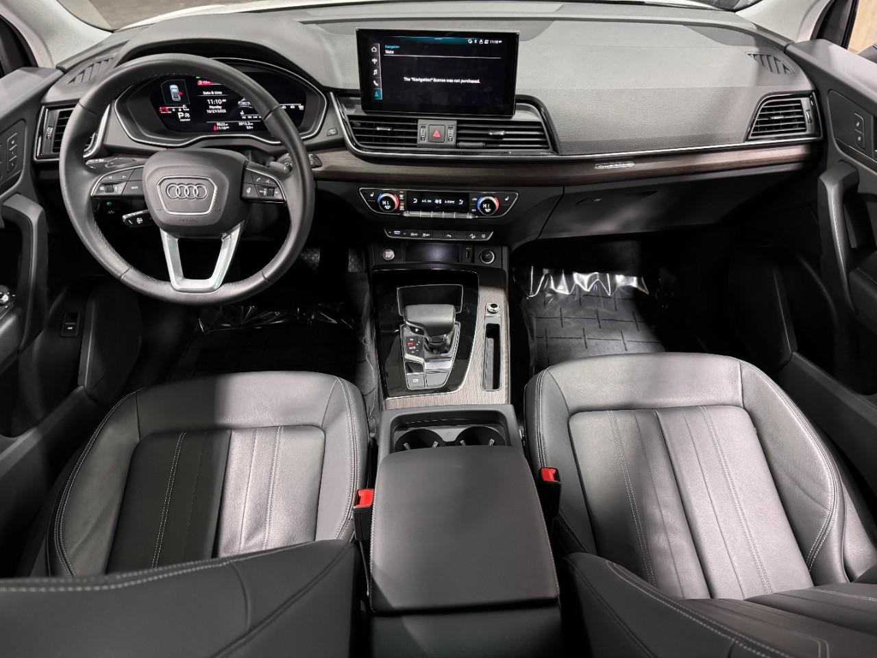 Audi Q5 Vehicle Full-screen Gallery Image 13