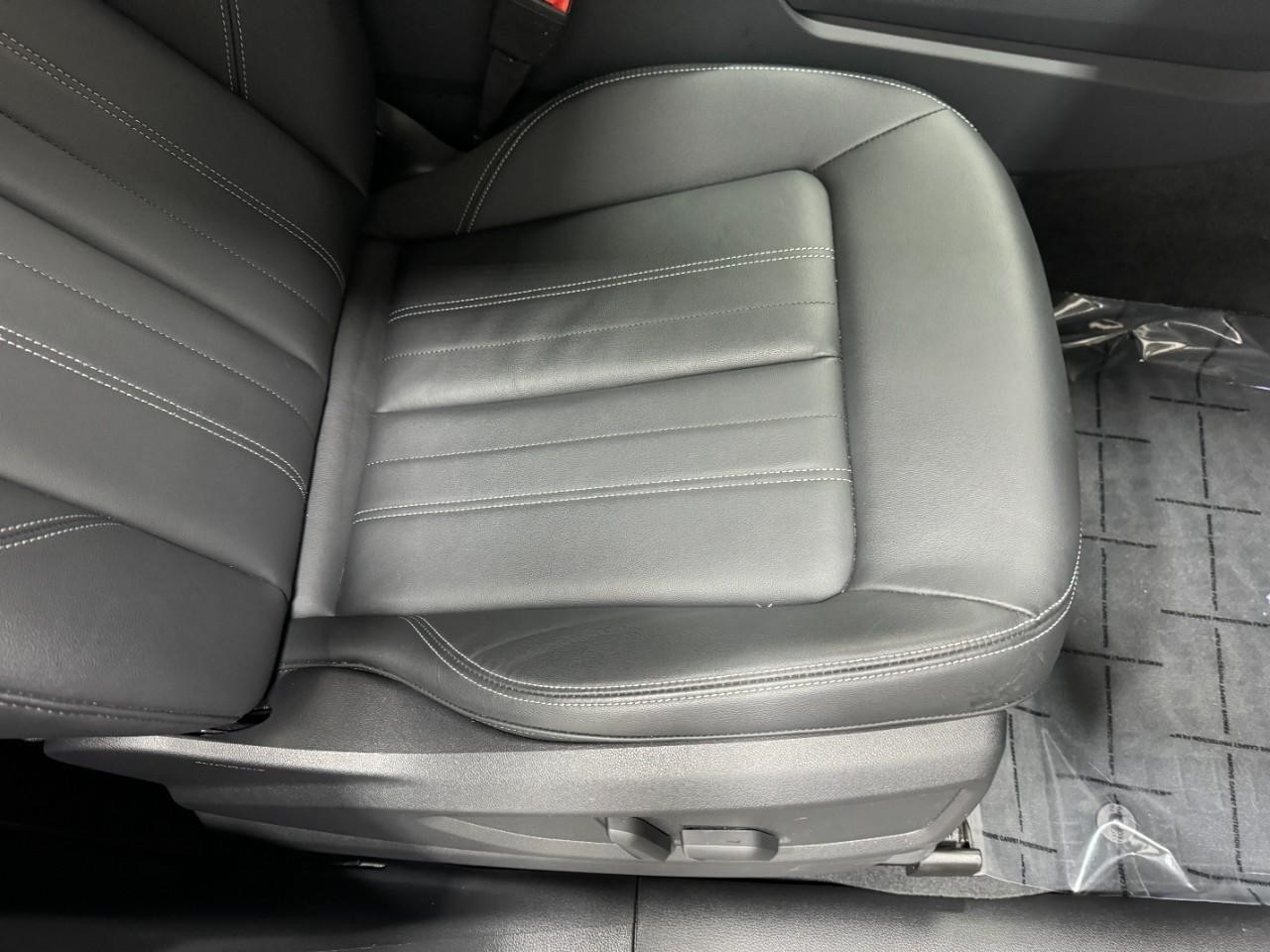 Audi Q5 Vehicle Full-screen Gallery Image 20