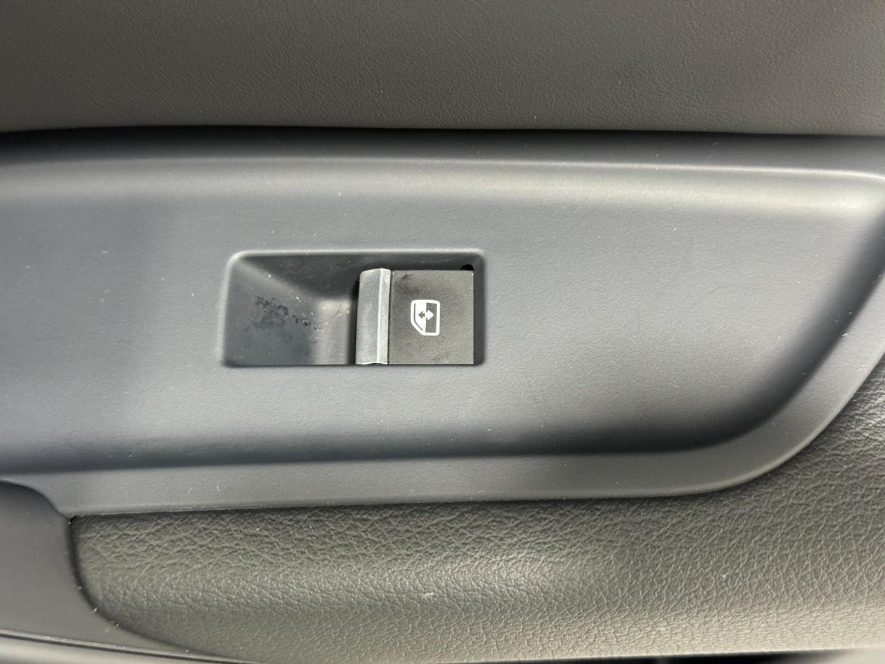 Audi Q5 Vehicle Full-screen Gallery Image 23