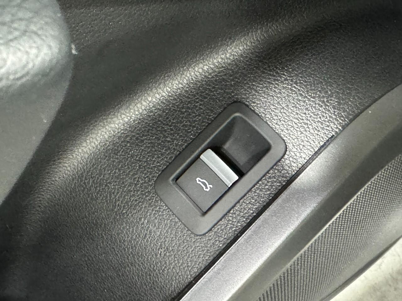 Audi Q5 Vehicle Full-screen Gallery Image 26